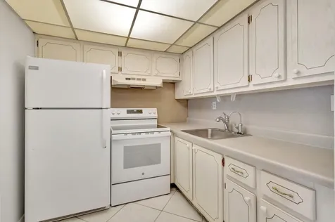 398 Sheffield Q West Palm Beach FL 33417