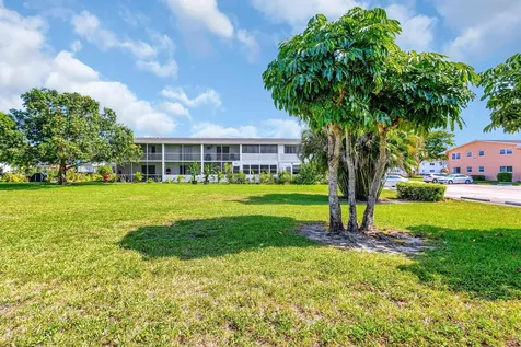 398 Sheffield Q West Palm Beach FL 33417