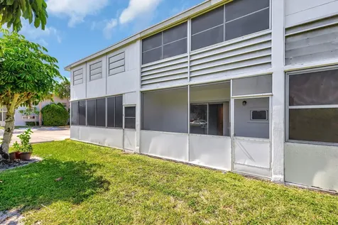 398 Sheffield Q West Palm Beach FL 33417
