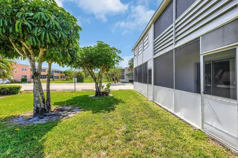 398 Sheffield Q West Palm Beach FL 33417