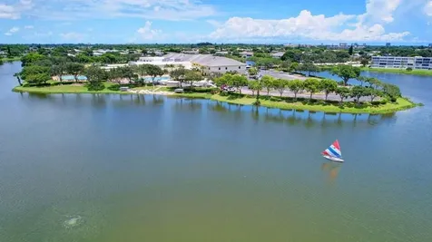 398 Sheffield Q West Palm Beach FL 33417