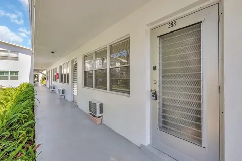 398 Sheffield Q West Palm Beach FL 33417