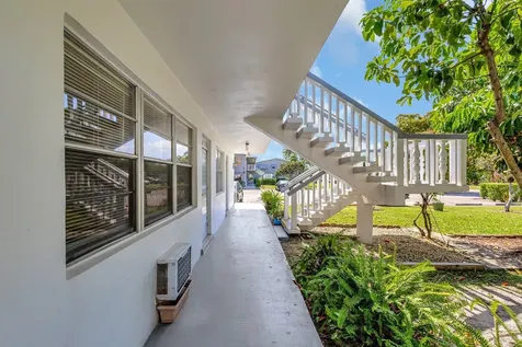 398 Sheffield Q West Palm Beach FL 33417