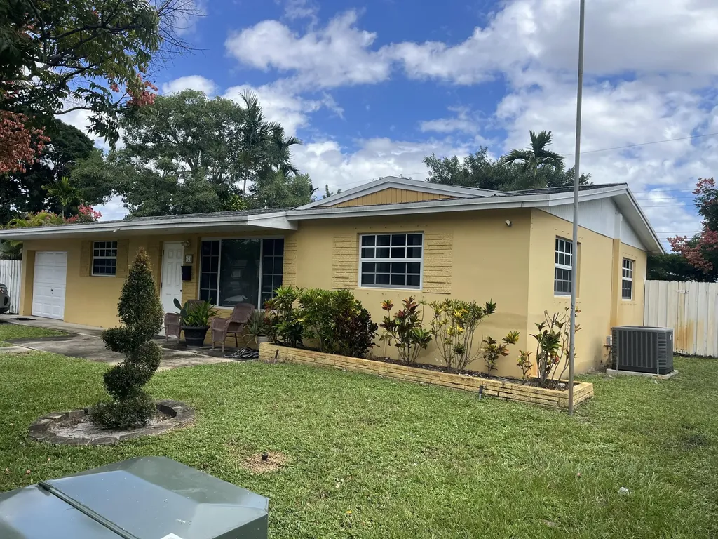 621 Sw 68 Avenue Pembroke Pines FL 33023