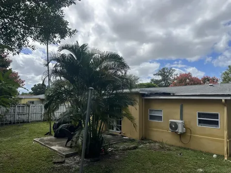 621 Sw 68 Avenue Pembroke Pines FL 33023