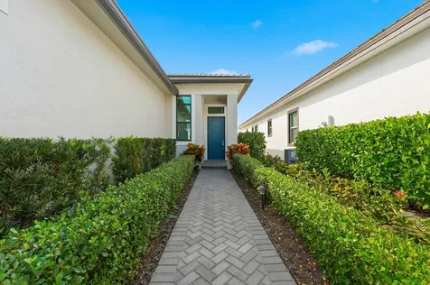9321 Sw Pepoli Way Port Saint Lucie FL 34987