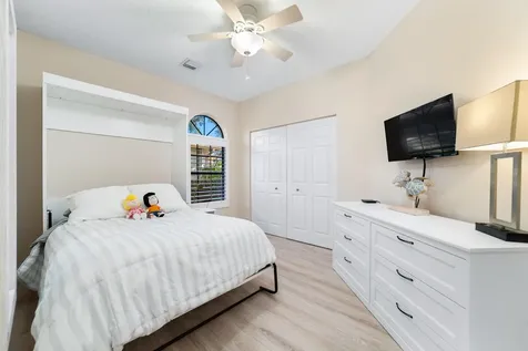 4143 Nw 2nd Lane Delray Beach FL 33445