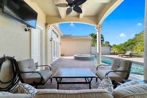 4143 Nw 2nd Lane Delray Beach FL 33445