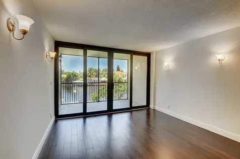 18 Royal Palm Way Boca Raton FL 33432