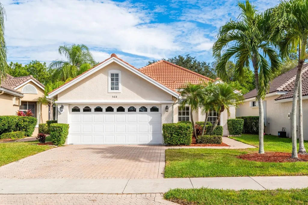 568 Sw New Castle Cove Port Saint Lucie FL 34986