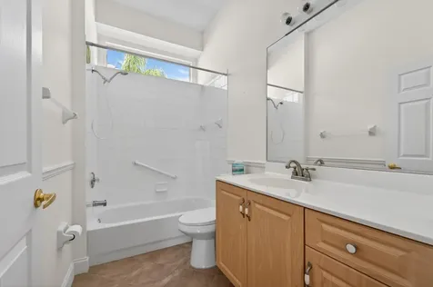 568 Sw New Castle Cove Port Saint Lucie FL 34986