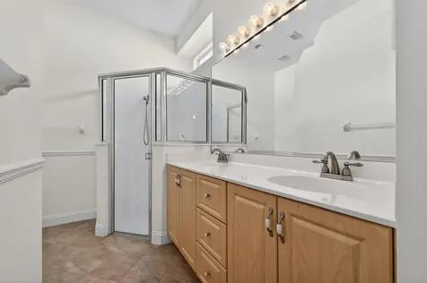 568 Sw New Castle Cove Port Saint Lucie FL 34986