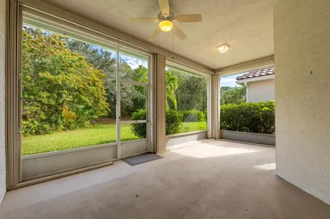 568 Sw New Castle Cove Port Saint Lucie FL 34986