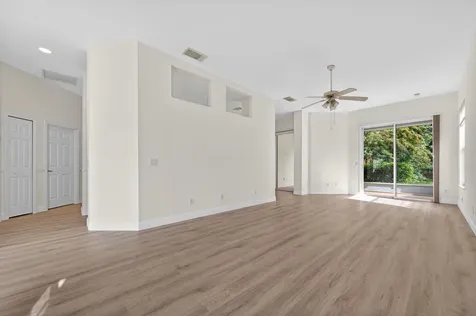 568 Sw New Castle Cove Port Saint Lucie FL 34986