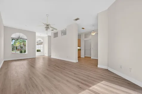 568 Sw New Castle Cove Port Saint Lucie FL 34986