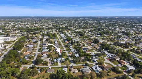 307 Se Husted Terrace Port Saint Lucie FL 34983