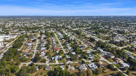 307 Se Husted Terrace Port Saint Lucie FL 34983