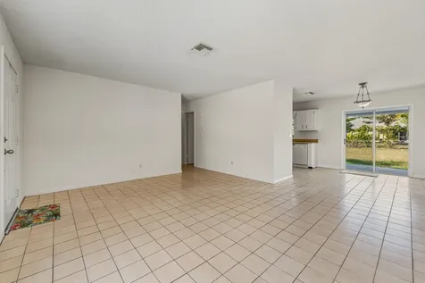 307 Se Husted Terrace Port Saint Lucie FL 34983
