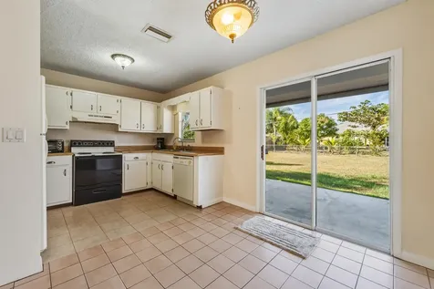 307 Se Husted Terrace Port Saint Lucie FL 34983