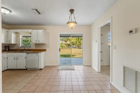 307 Se Husted Terrace Port Saint Lucie FL 34983
