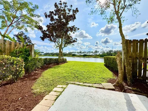 6728 Old Farm Trail Boynton Beach FL 33437