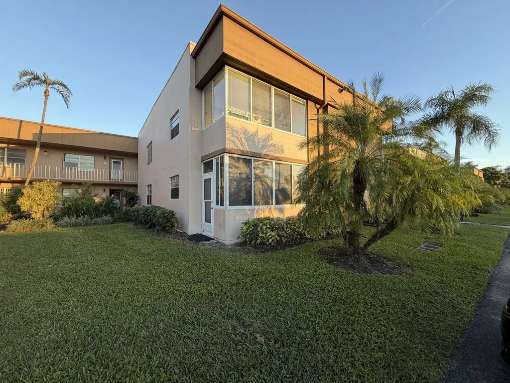 7 Flanders A Delray Beach FL 33484