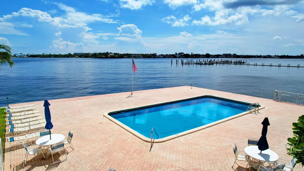 1810 New Palm Way Boynton Beach FL 33435