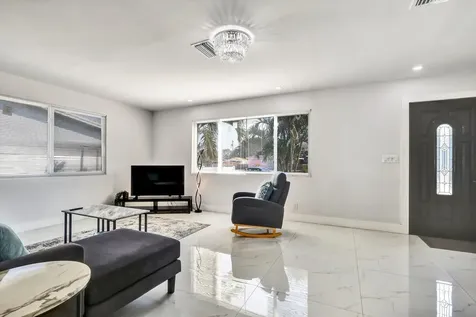 255 Glouchester Street Boca Raton FL 33487