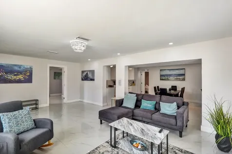 255 Glouchester Street Boca Raton FL 33487