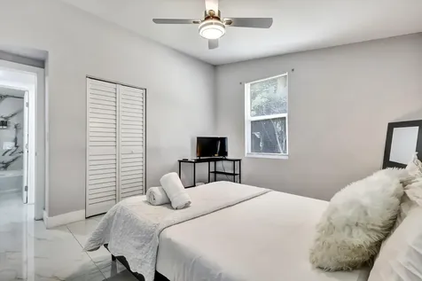 255 Glouchester Street Boca Raton FL 33487