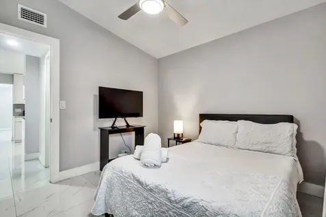 255 Glouchester Street Boca Raton FL 33487