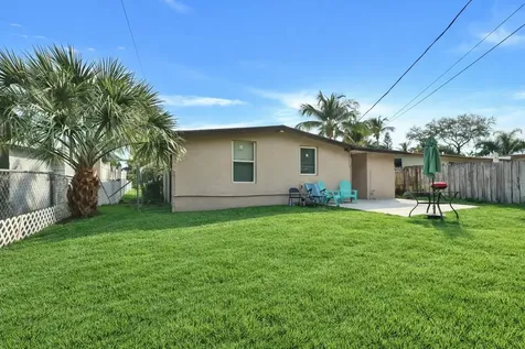 255 Glouchester Street Boca Raton FL 33487