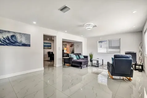255 Glouchester Street Boca Raton FL 33487