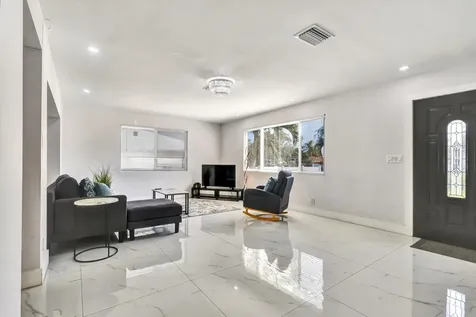 255 Glouchester Street Boca Raton FL 33487
