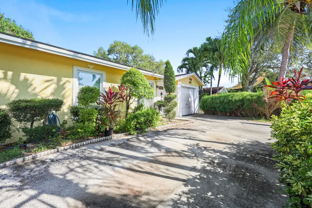 237 SW 5th Avenue Boynton Beach FL 33435