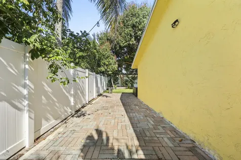 237 SW 5th Avenue Boynton Beach FL 33435