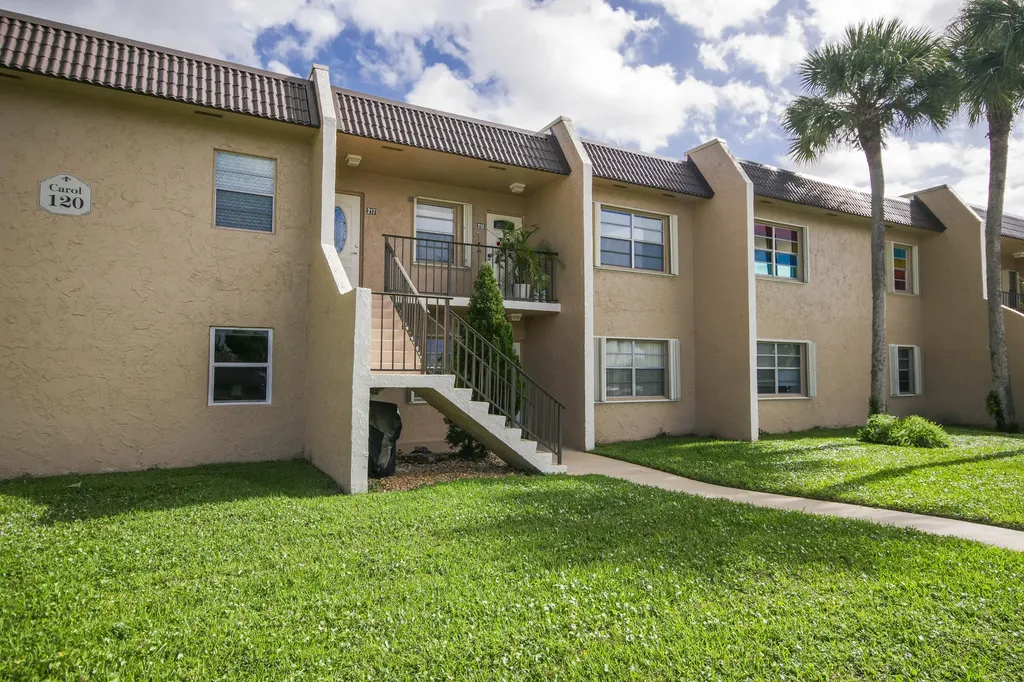 120 Lake Meryl Drive West Palm Beach FL 33411