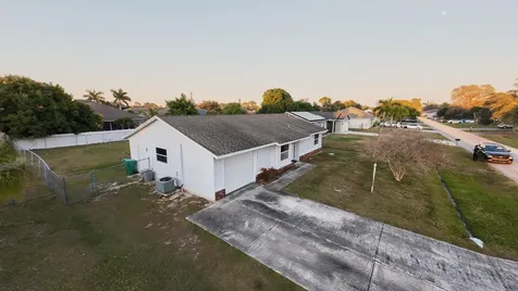 443 Sw Meadow Terrace Port Saint Lucie FL 34984