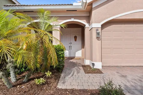 1014 Nw Leonardo Circle Port Saint Lucie FL 34986
