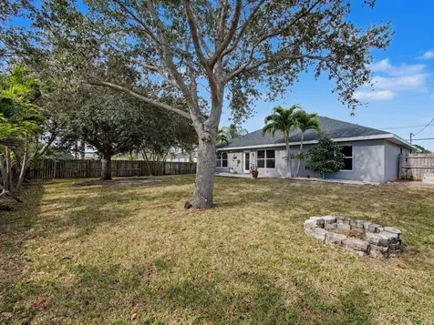 2674 SE Melaleuca Boulevard Port Saint Lucie FL 34952