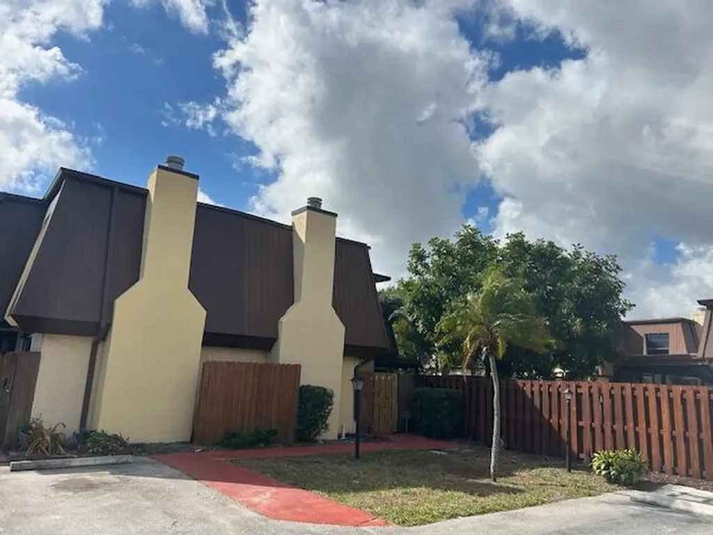 3502 Gardens East Drive Palm Beach Gardens FL 33410