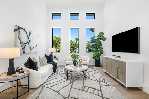 212 Nw 18th Street Delray Beach FL 33444