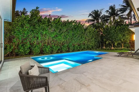 212 Nw 18th Street Delray Beach FL 33444