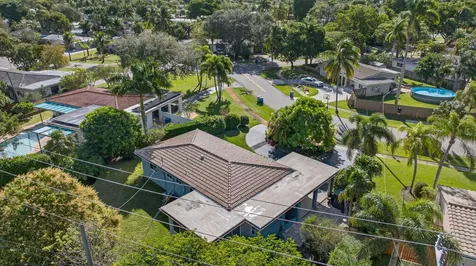 425 Sw 10th Street Pompano Beach FL 33060