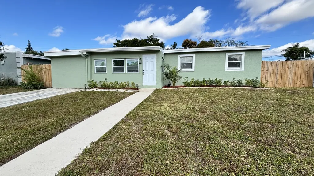 3945 Ocala Road Lake Worth FL 33462