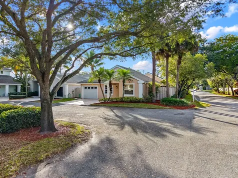 28 Governors Court Palm Beach Gardens FL 33418