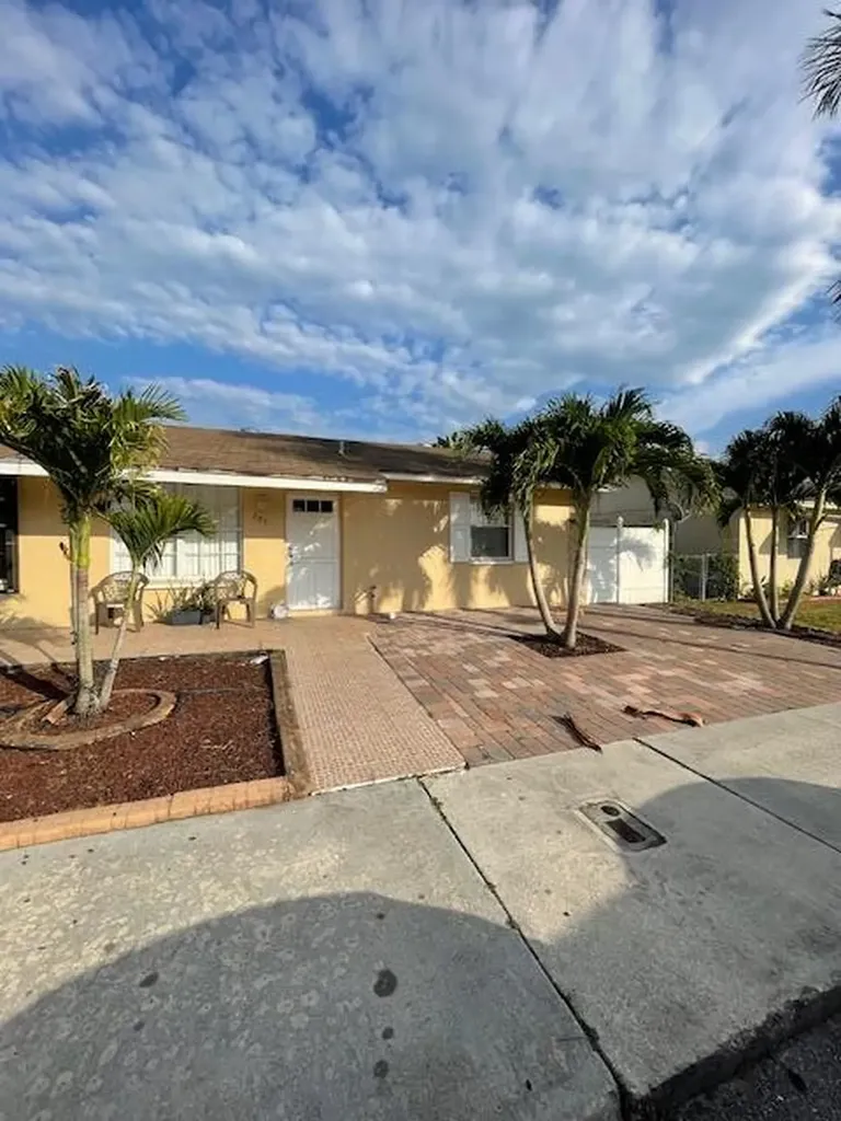 885 Sumter Road West Palm Beach FL 33415
