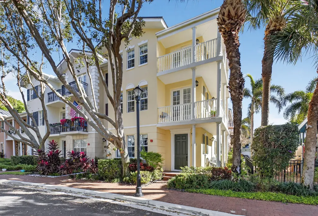1037 W Heritage Club Circle Delray Beach FL 33483