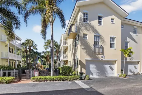 1037 W Heritage Club Circle Delray Beach FL 33483