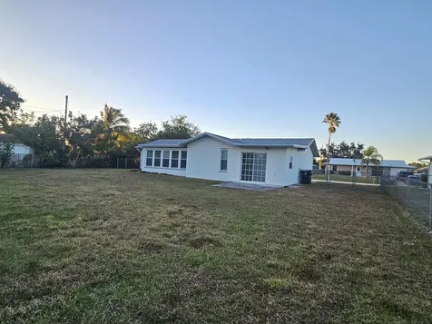 592 Sw Banks Terrace Terrace Port Saint Lucie FL 34953